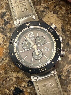 Fossil Men's chronograph watch, FS4598 stainless steel case with grey dial. EUC